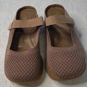 White Mountain FOOTBEDS sz 7.5 veco strap openback shoe